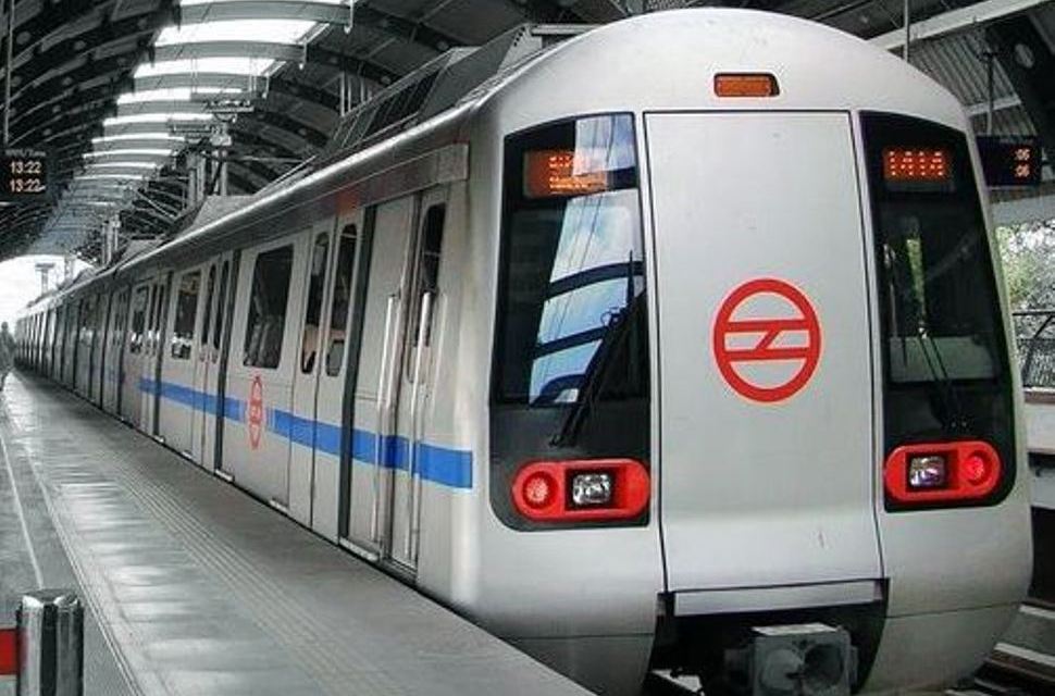 आज से दिल्ली मेट्रो में सफर करना हुआ महंगा, छह महीने में दूसरी बार बढ़ा किराया