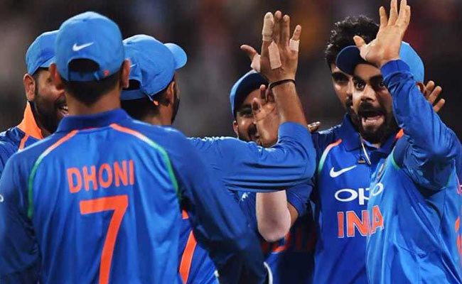 IndvsAus LIVE: भारतीय गेंदबाजों ने शानदार प्रदर्शन करते हुए ऑस्‍ट्रेलियाई टीम को 242 रन पर रोका